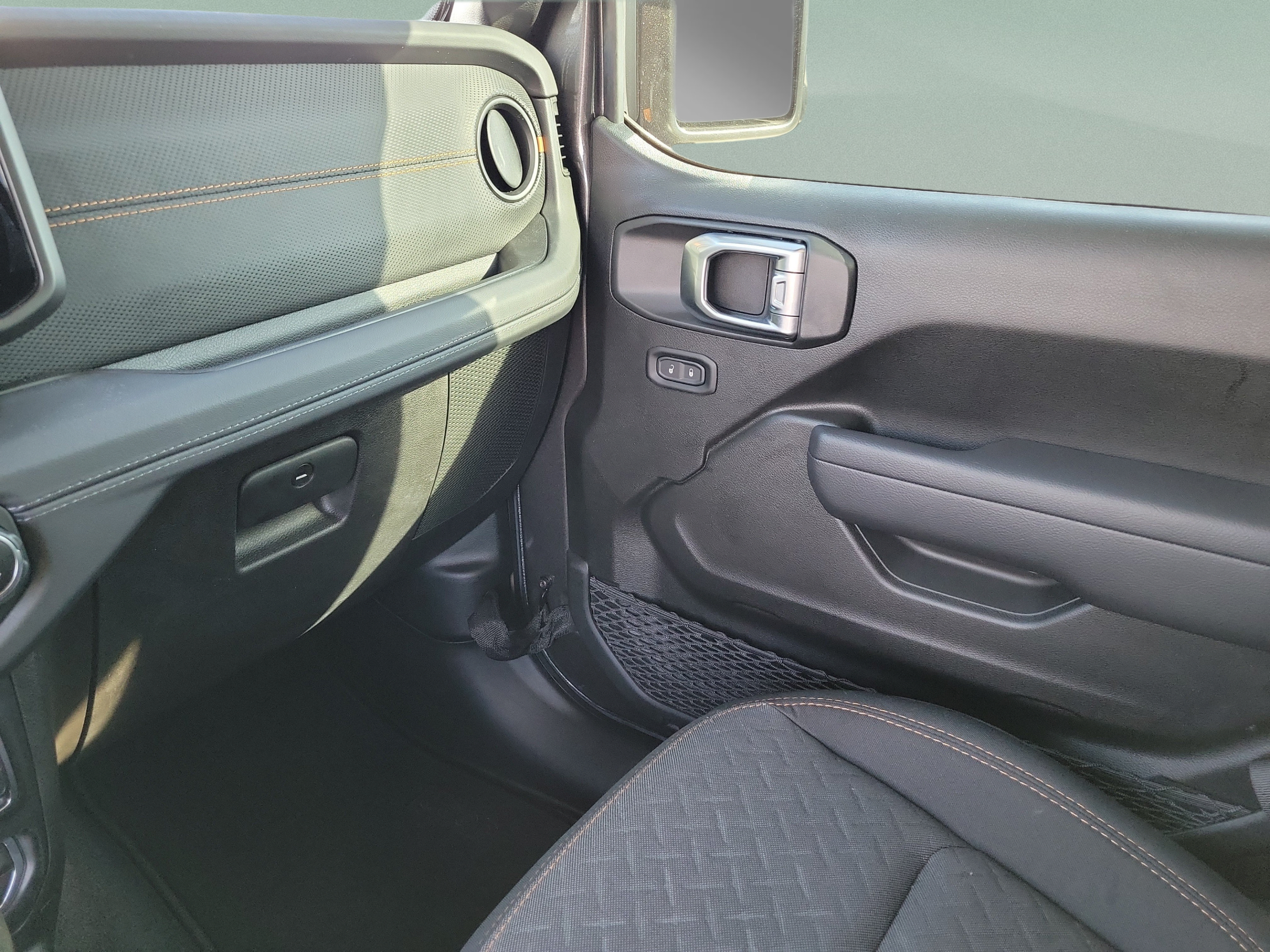 Used 2024 Jeep Gladiator Mojave AWD/4WD image 24