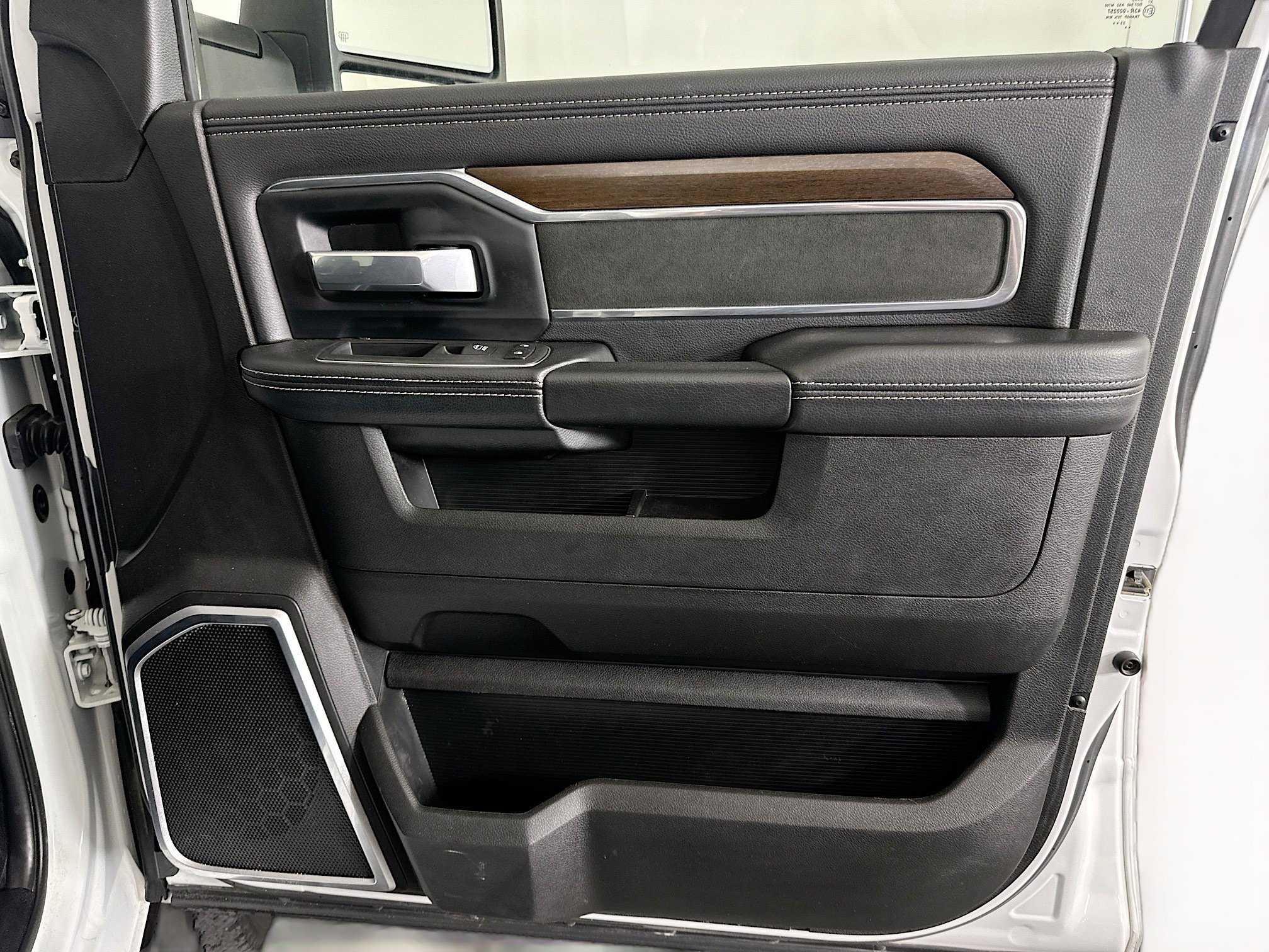 Used 2024 RAM 2500 Laramie image 33