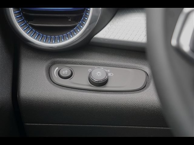 New 2026 Chevrolet Trax LT w/ LT Convenience Package FWD image 16