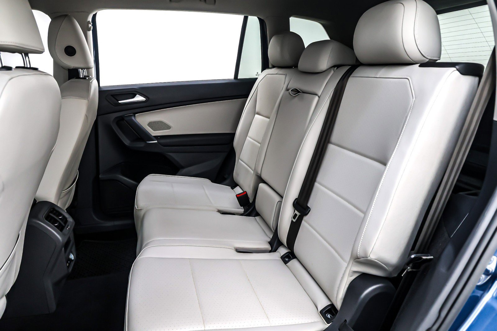 Used 2020 Volkswagen Tiguan SE image 8