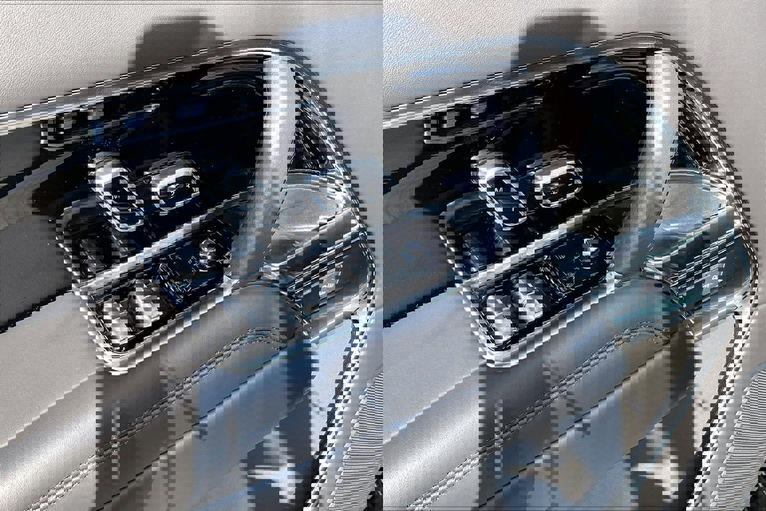 New 2026 Land Rover Range Rover SE image 22