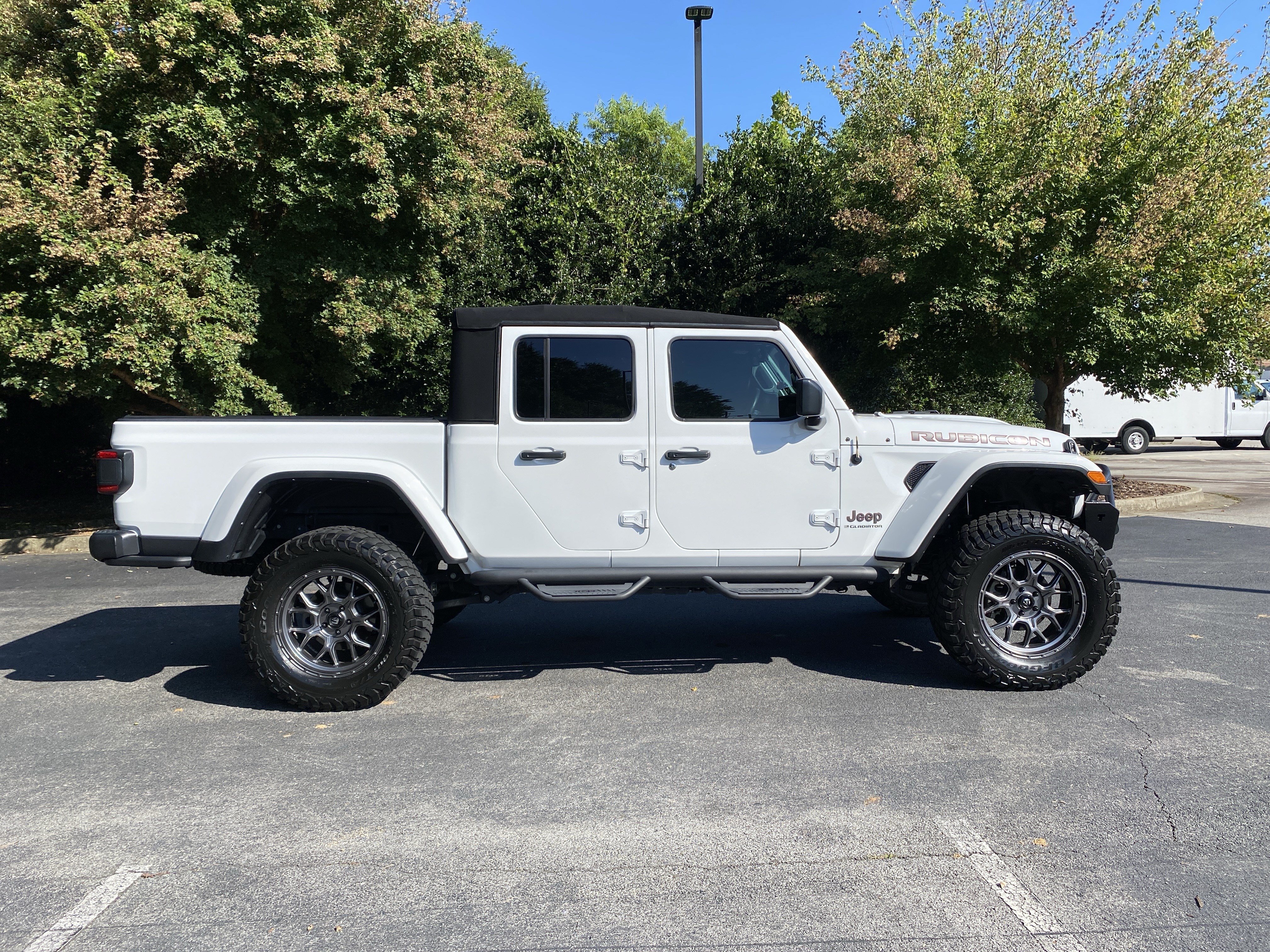 Used 2023 Jeep Gladiator Rubicon w/ LED Lighting Group AWD/4WD image 10