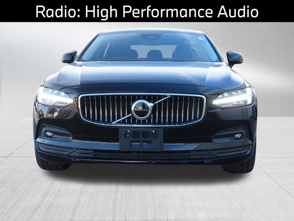 Used 2022 Volvo S90 B6 Momentum image 4