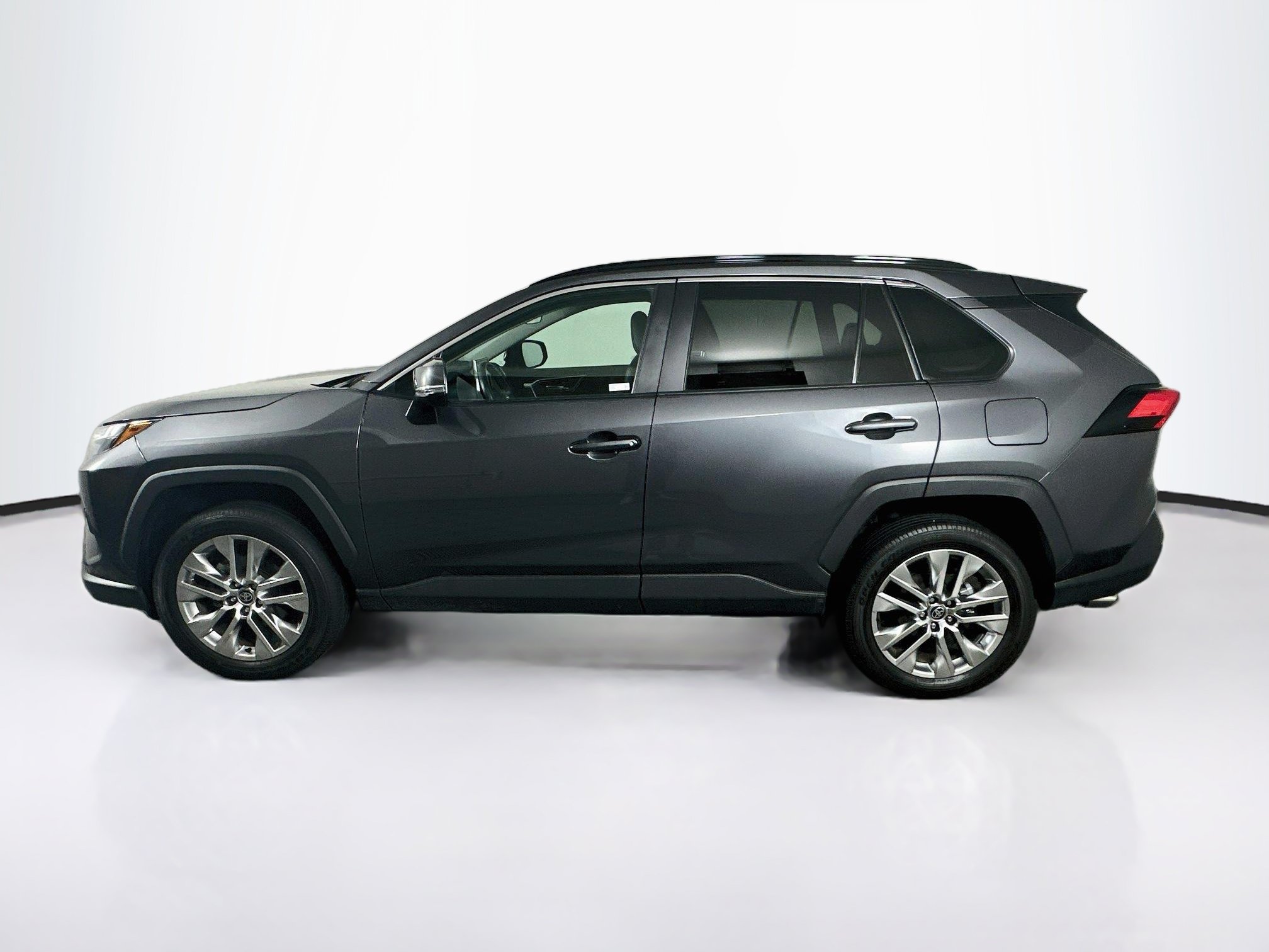 Used 2025 Toyota RAV4 XLE Premium FWD image 4