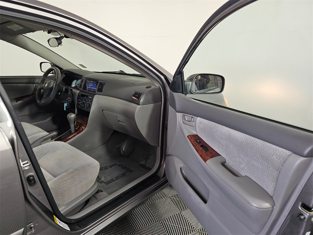 Used 2004 Toyota Corolla LE image 12
