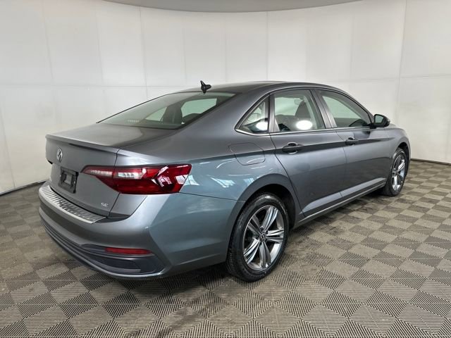 Used 2023 Volkswagen Jetta SE image 3