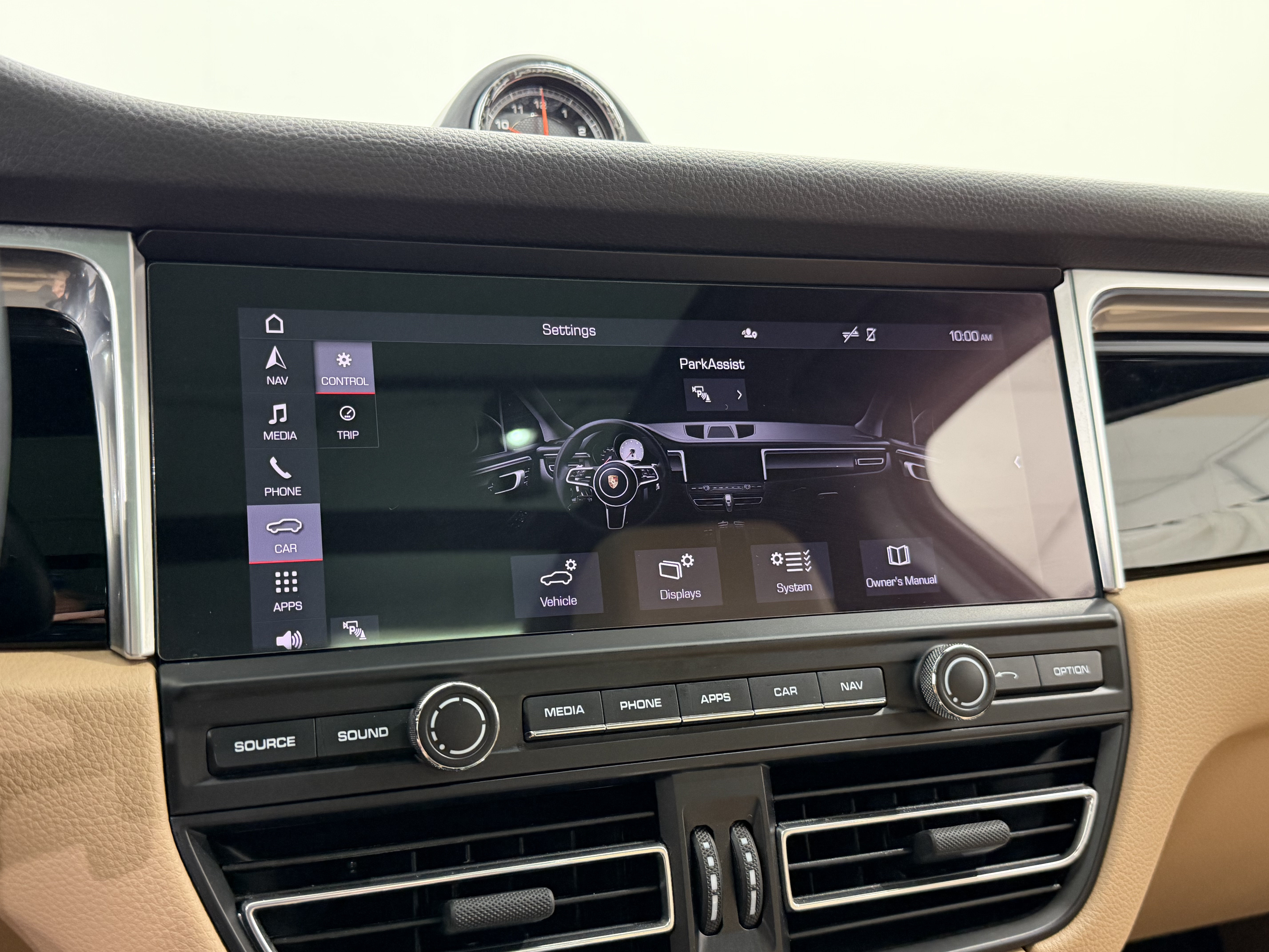 Certified 2021 Porsche Macan AWD/4WD image 42