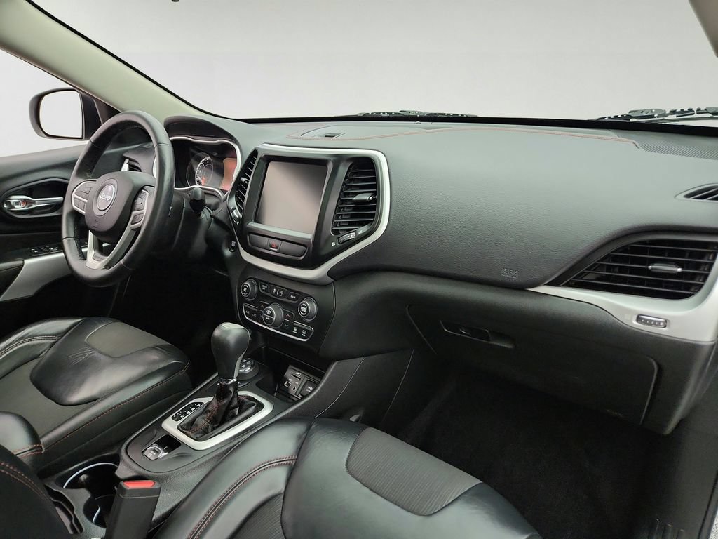 Used 2017 Jeep Cherokee Trailhawk w/ Comfort & Convenience Group AWD/4WD image 30