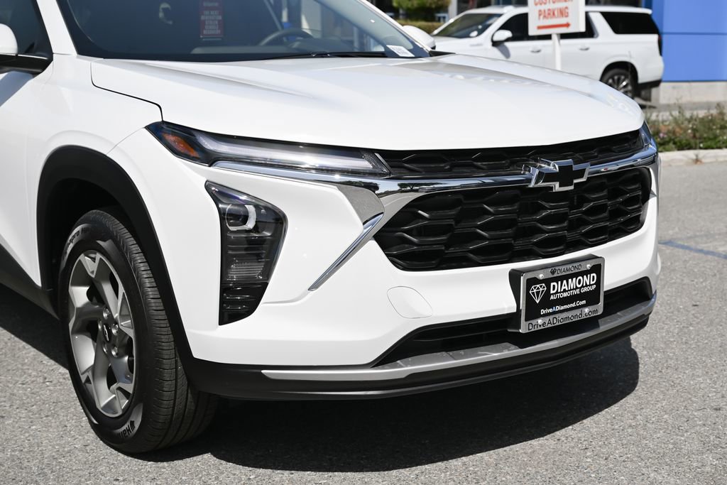 New 2026 Chevrolet Trax LT w/ LPO, Blackout Package FWD image 9