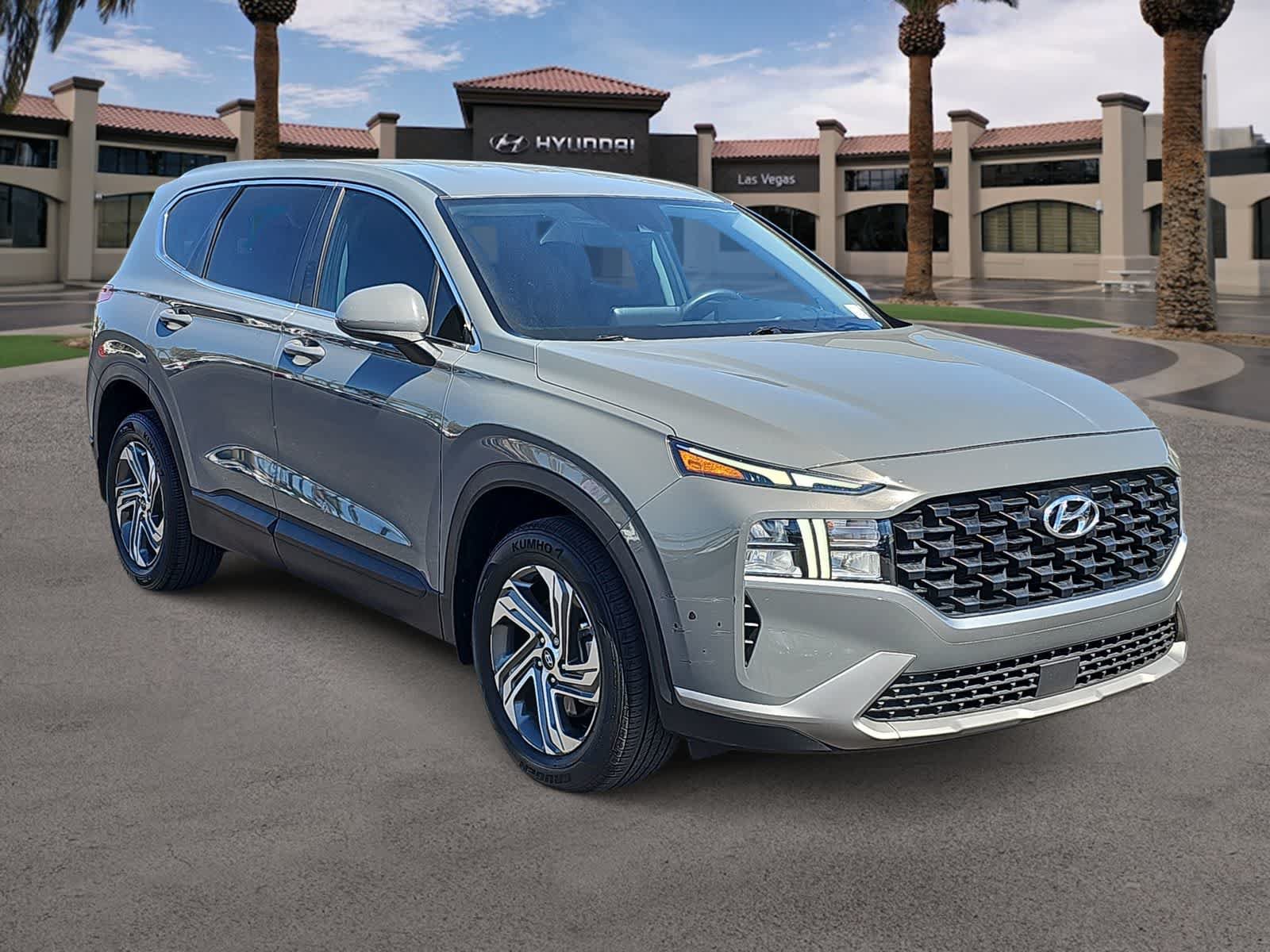 Used 2023 Hyundai Santa Fe SE FWD image 2
