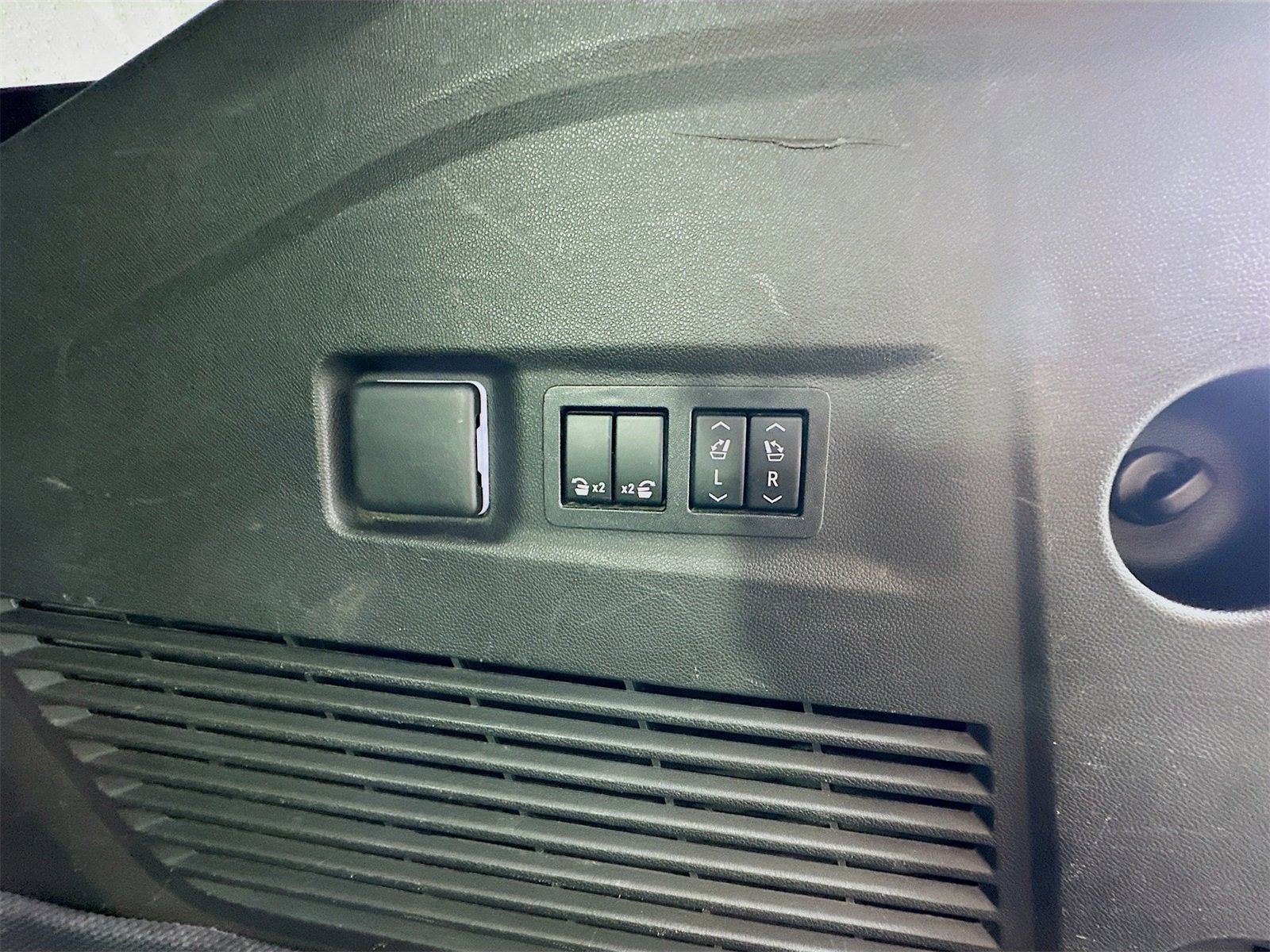 Used 2021 Chevrolet Suburban Premier w/ Premium Package image 36