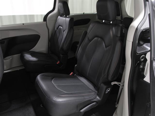 Used 2019 Chrysler Pacifica Touring-L w/ Advanced Safetytec Group image 21
