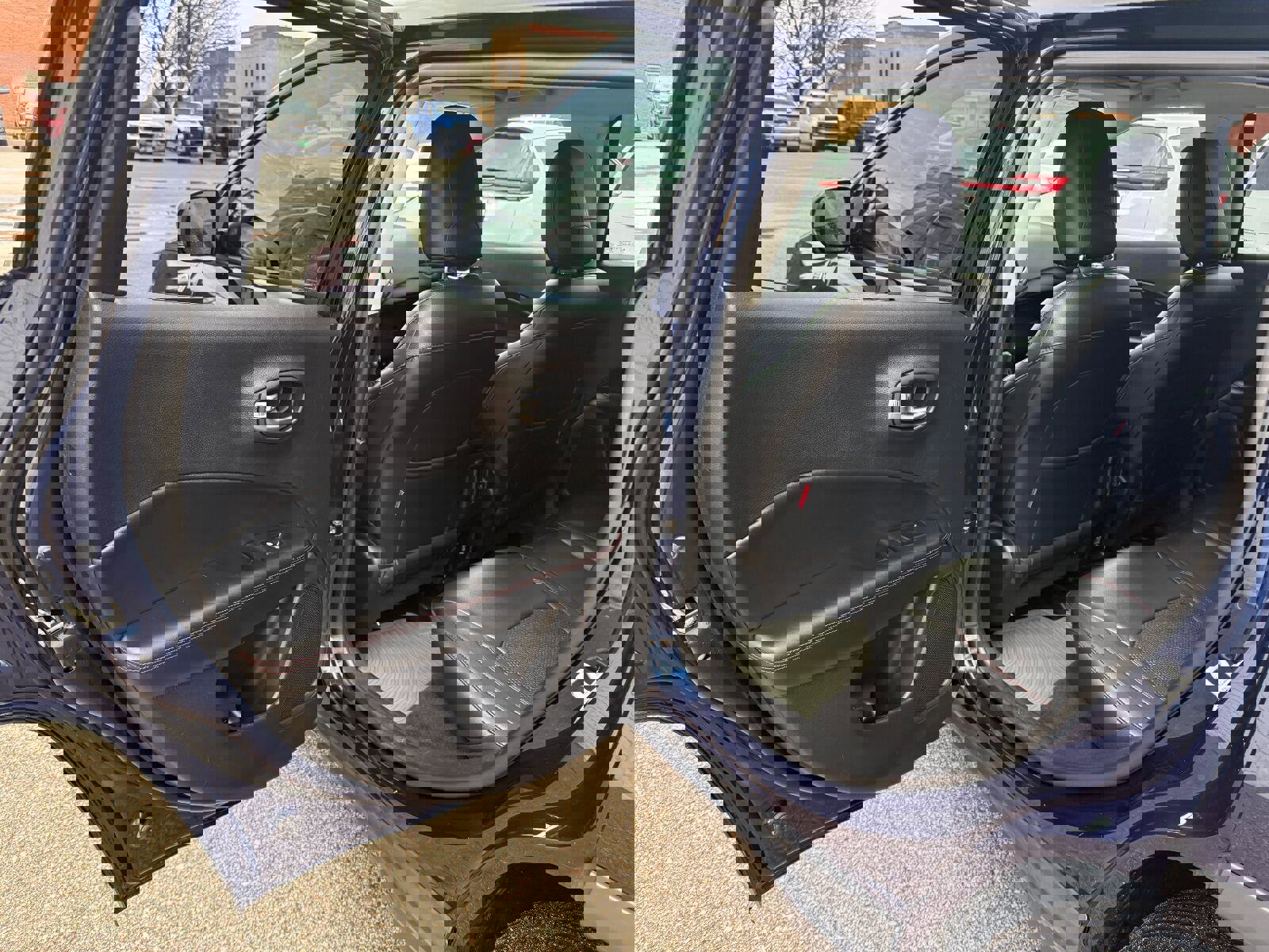 Used 2018 Jeep Compass Trailhawk w/ Cold Weather Group image 12