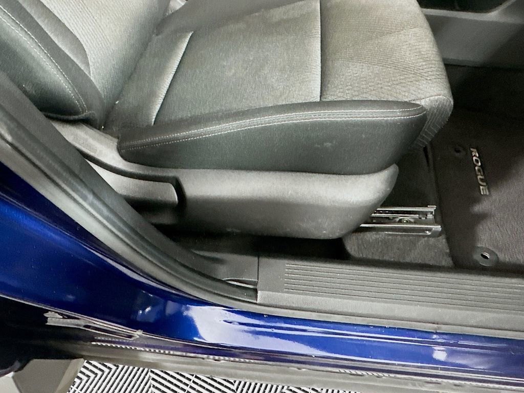 Used 2024 Nissan Rogue SV image 23