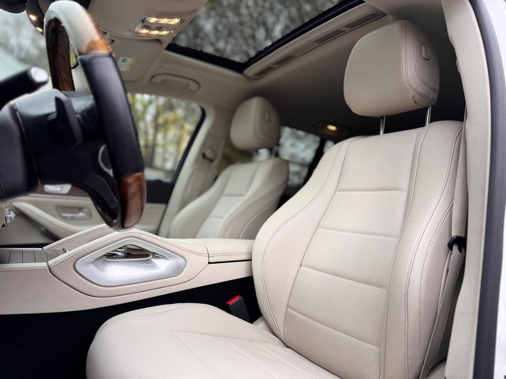 Used 2022 Mercedes-Benz GLS 450 4MATIC image 19