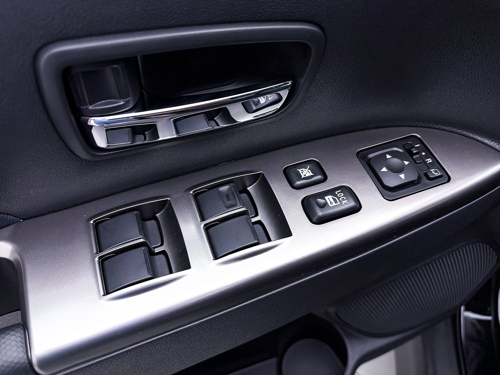 New 2026 Mitsubishi Outlander Sport SEL AWD/4WD image 8