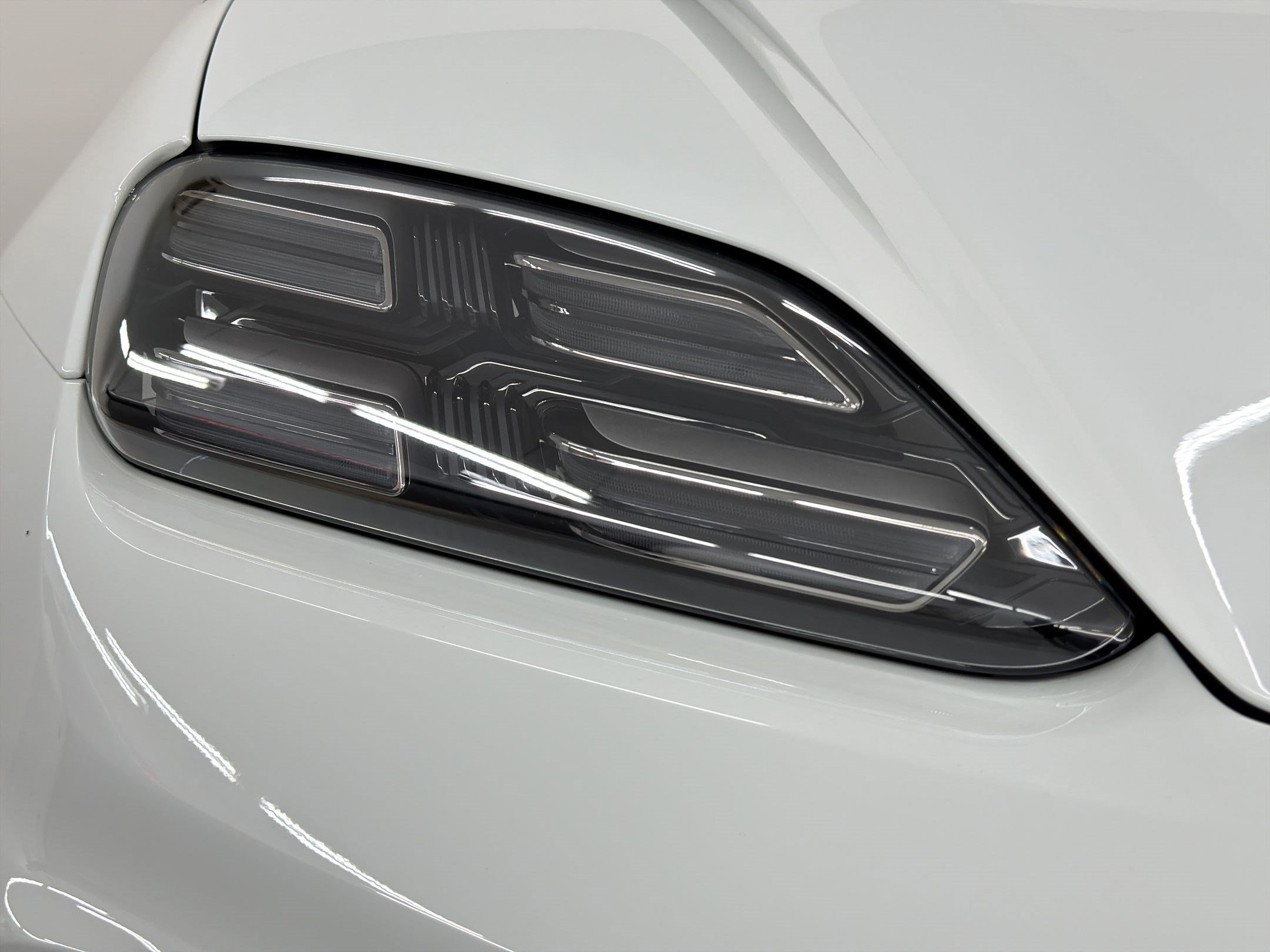 Used 2026 Porsche Macan 4 Electric AWD/4WD image 11