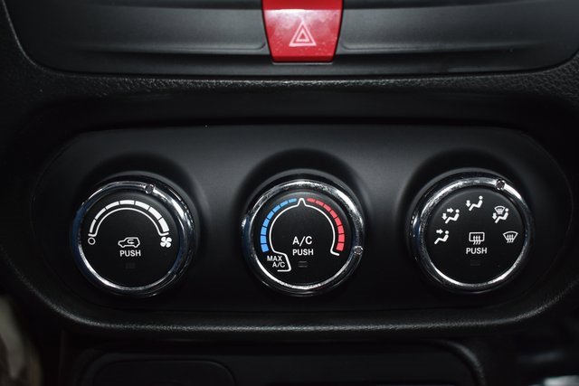 Used 2016 Jeep Renegade 75th Anniversary image 27