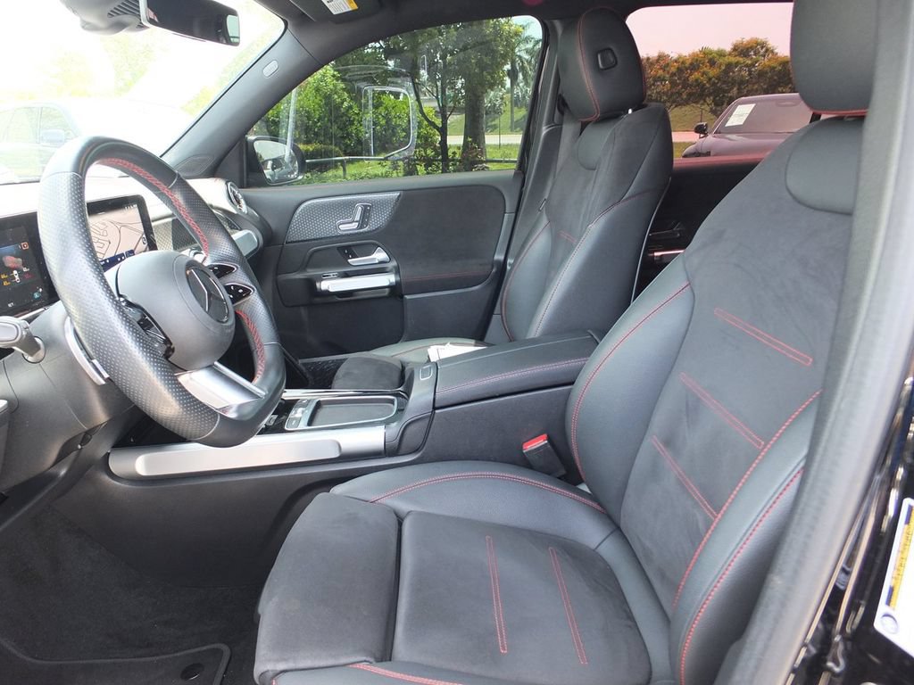 Used 2024 Mercedes-Benz EQB 300 4MATIC image 16