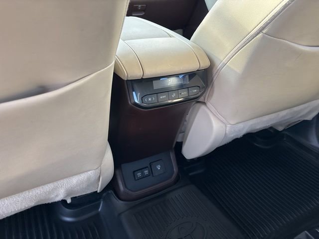 Used 2021 Toyota Highlander Limited image 28