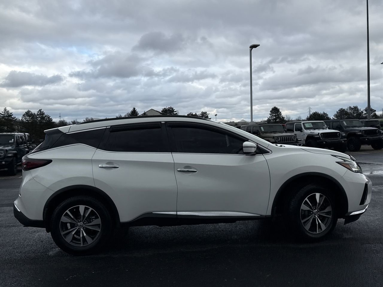 Used 2020 Nissan Murano S image 2