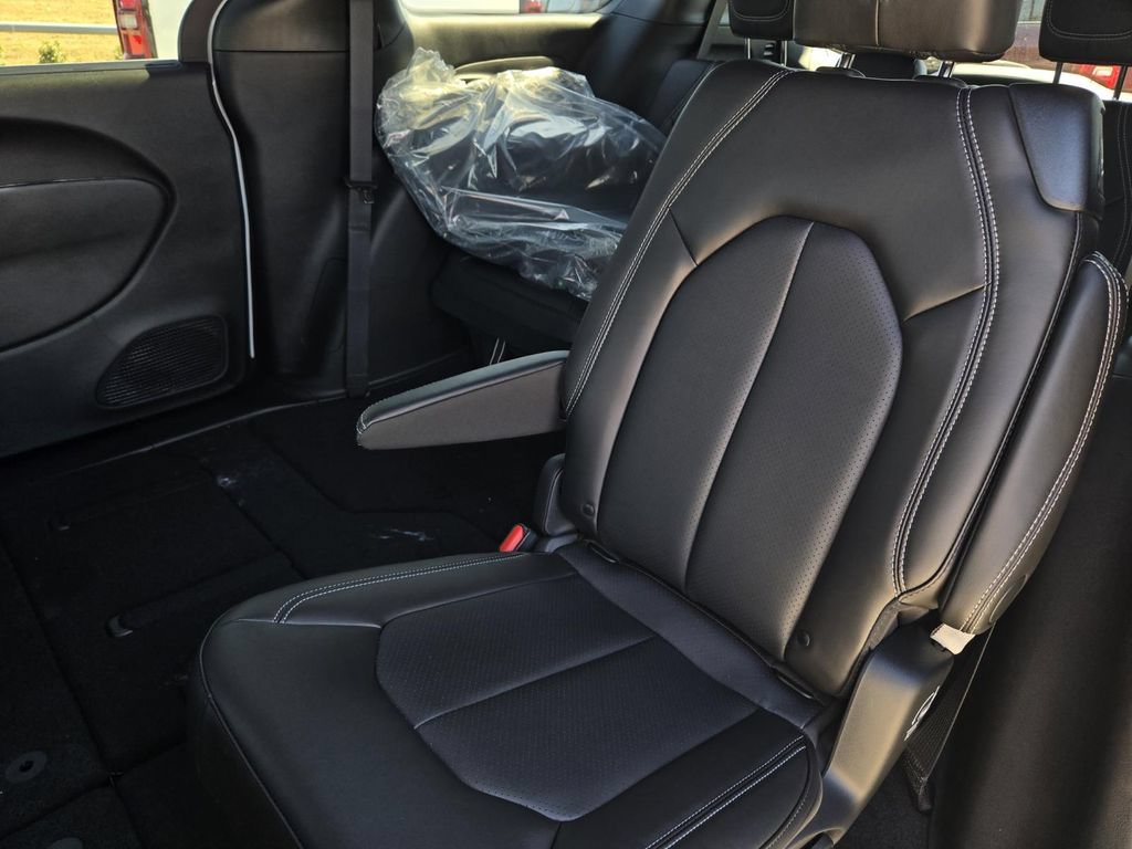 New 2026 Chrysler Voyager LX FWD image 12