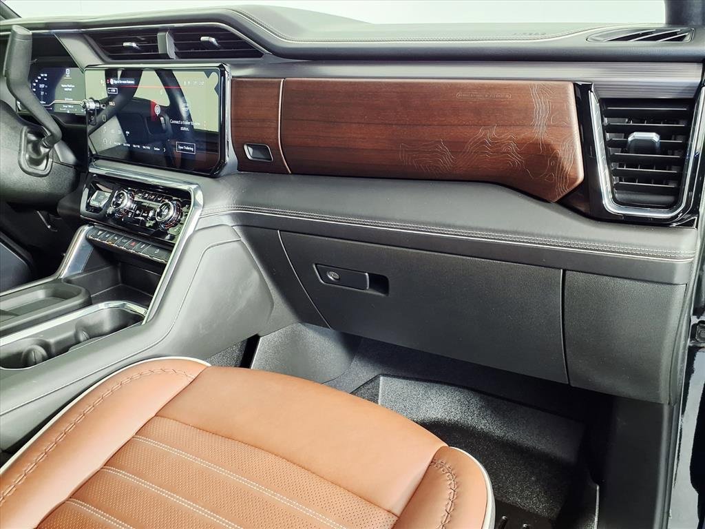 Used 2024 GMC Sierra 3500 Denali Ultimate image 8