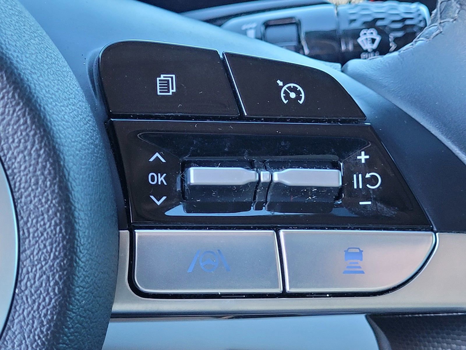 Certified 2023 Hyundai Elantra Limited image 30