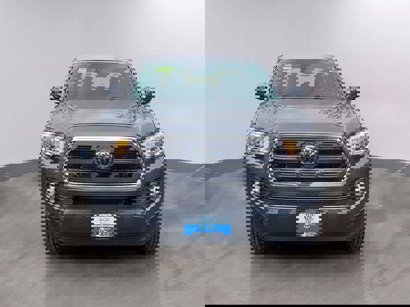 Used 2018 Toyota Tacoma SR5 AWD/4WD image 2