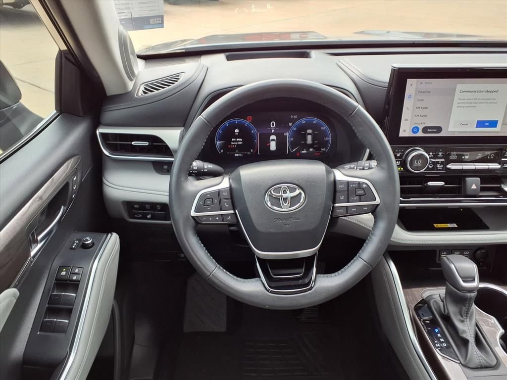 Used 2024 Toyota Highlander Platinum image 16