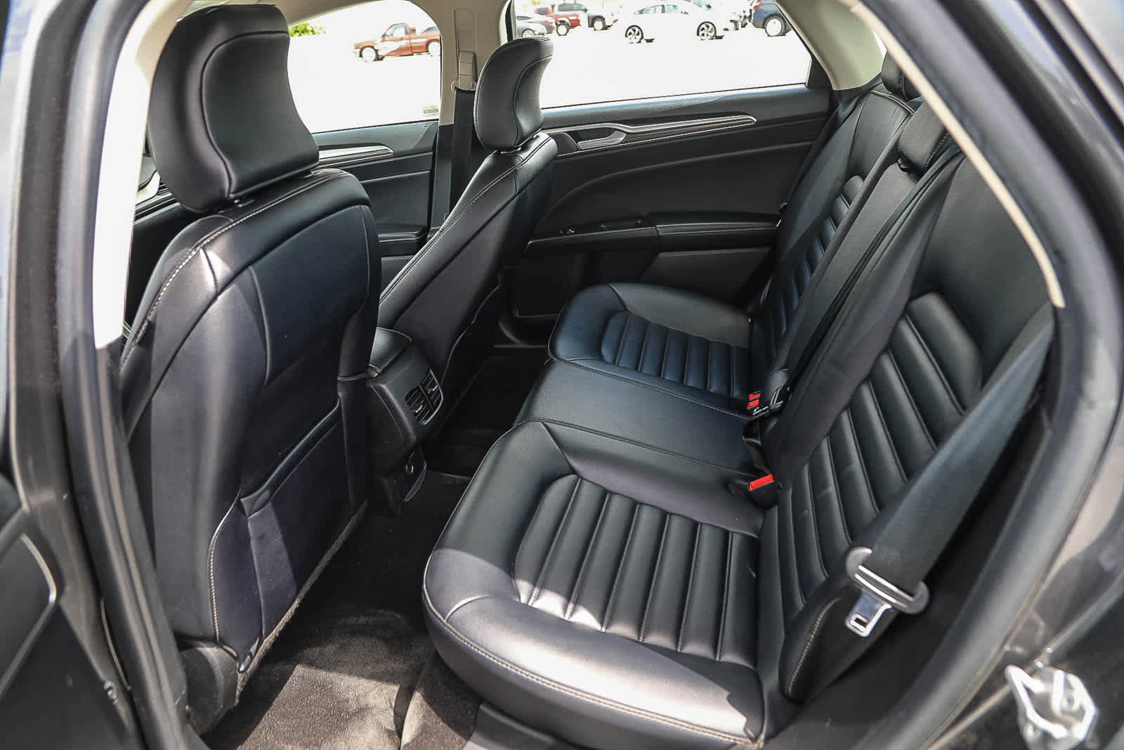 Used 2019 Ford Fusion SEL FWD image 18