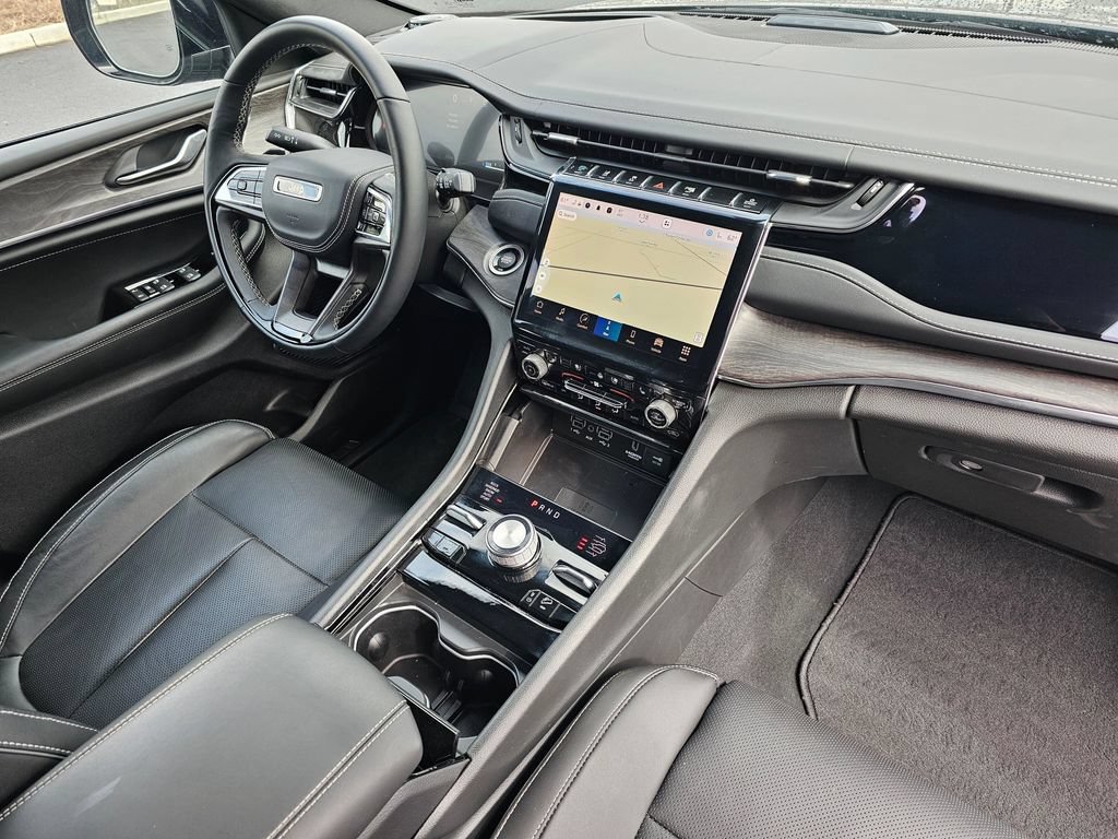 New 2023 Jeep Grand Cherokee Overland w/ Advanced Protech Group III AWD/4WD image 16