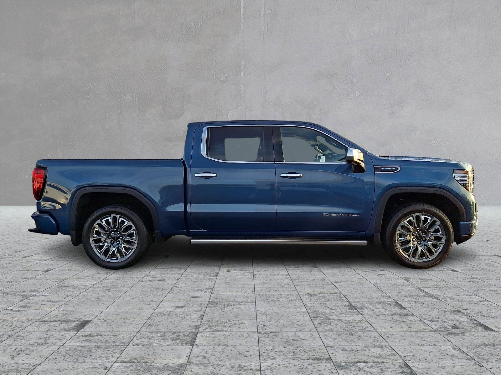 Certified 2025 GMC Sierra 1500 Denali Ultimate AWD/4WD image 4