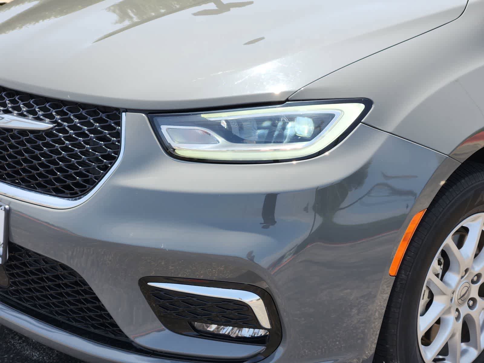 Used 2022 Chrysler Pacifica Touring-L FWD image 7