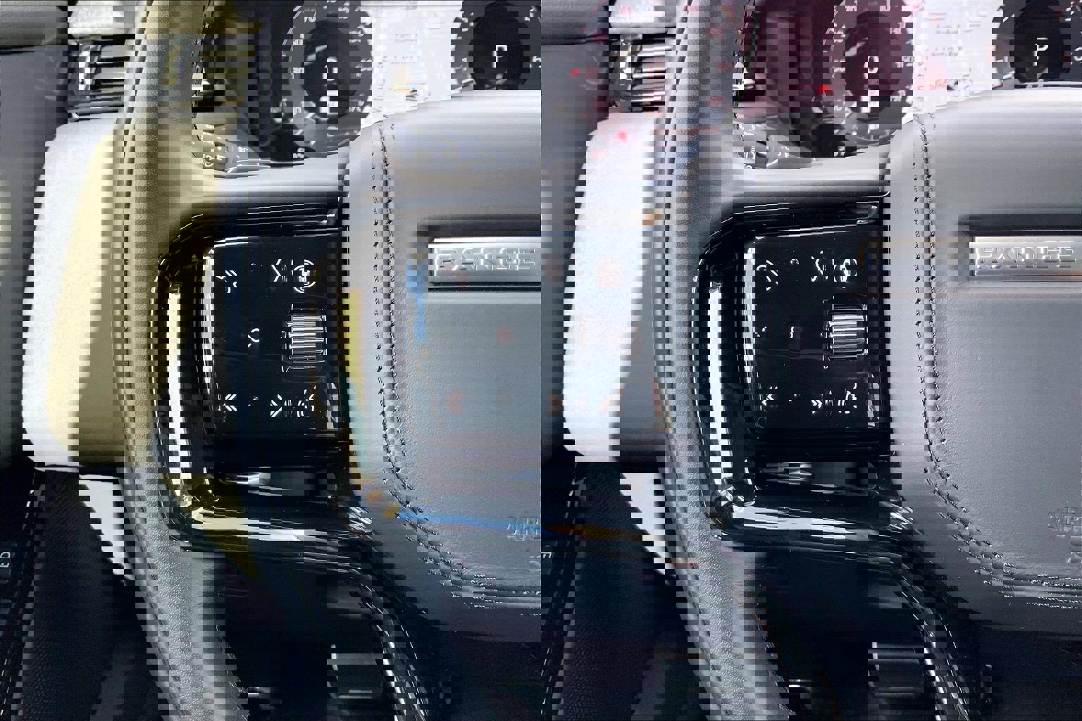 Used 2025 Land Rover Range Rover Velar Dynamic SE image 21