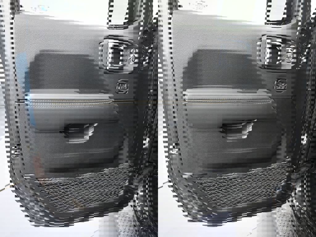 New 2025 Jeep Wrangler Unlimited Sahara w/ Technology Group image 10