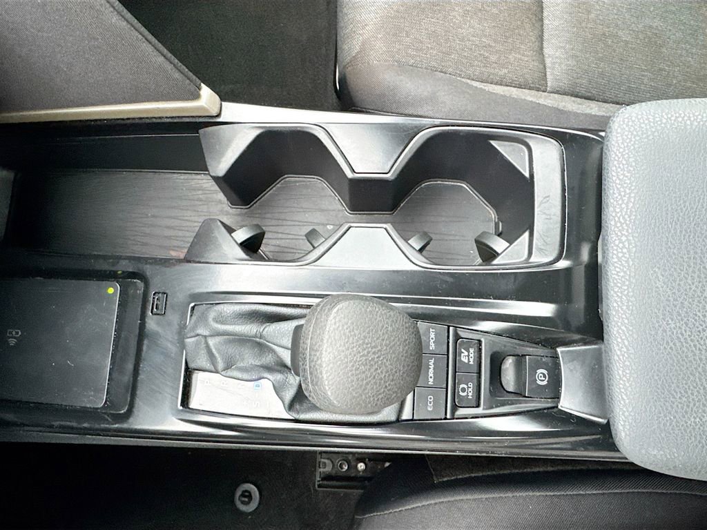 Used 2025 Toyota Camry LE image 18