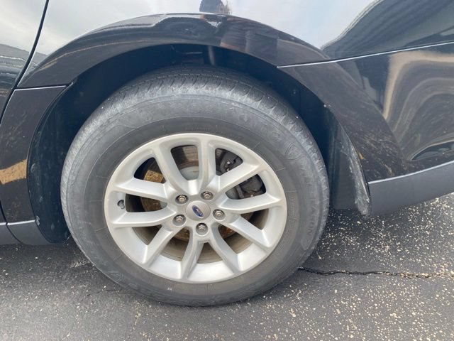 Used 2014 Ford Taurus SE FWD image 11