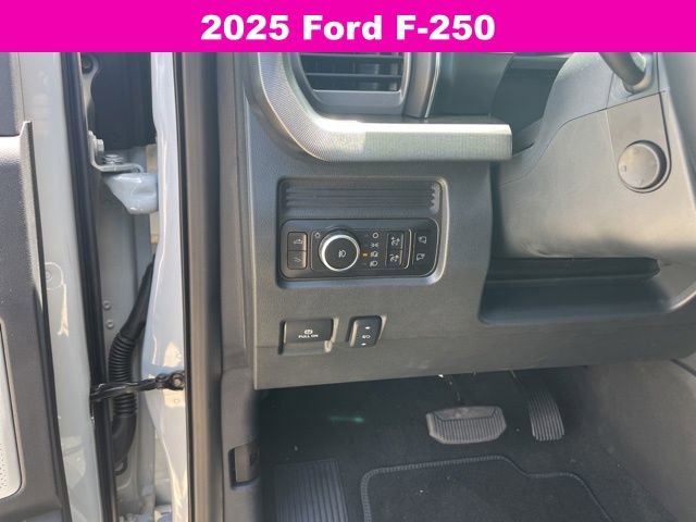 New 2025 Ford F250 Platinum image 12