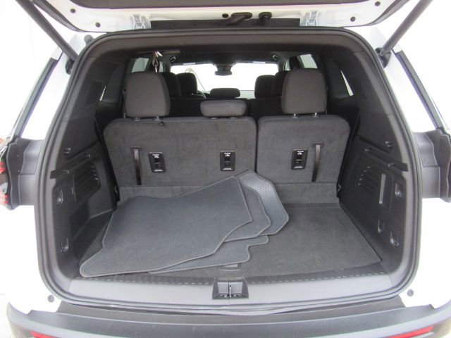 Used 2025 GMC Acadia Elevation image 26