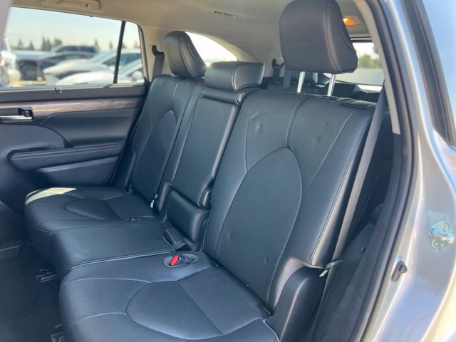 Certified 2021 Toyota Highlander Limited AWD/4WD image 17