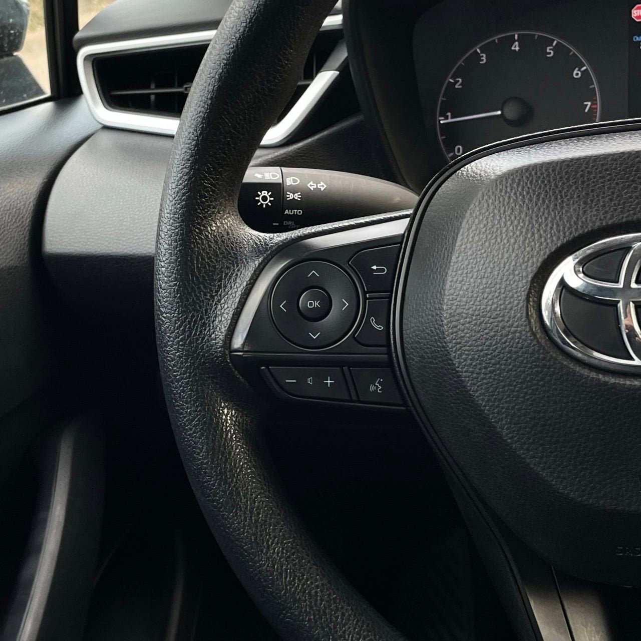 Used 2024 Toyota Corolla LE FWD image 13