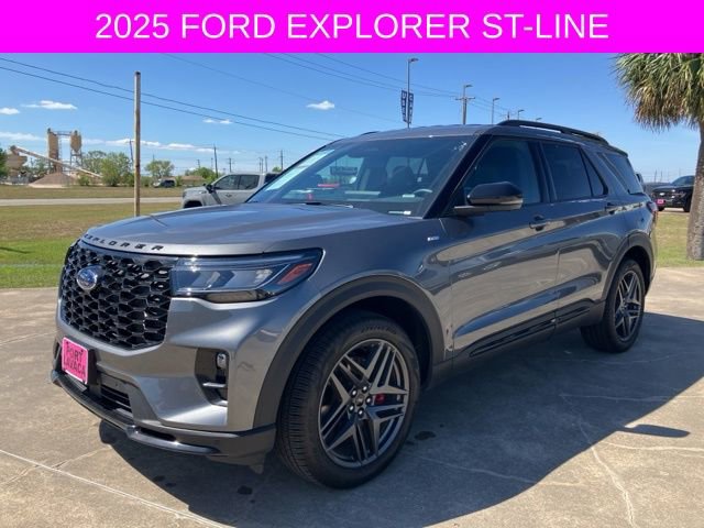Used 2025 Ford Explorer ST-Line w/ ST-Line Street Pack AWD/4WD image 3