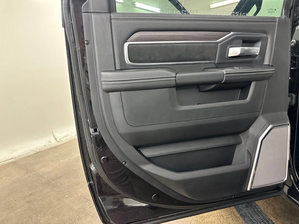 New 2026 RAM 3500 Laramie AWD/4WD image 31