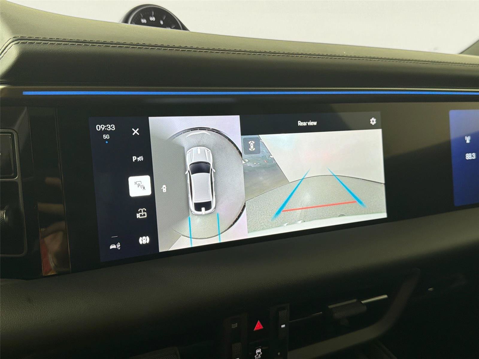 Certified 2025 Porsche Macan Electric RWD image 23