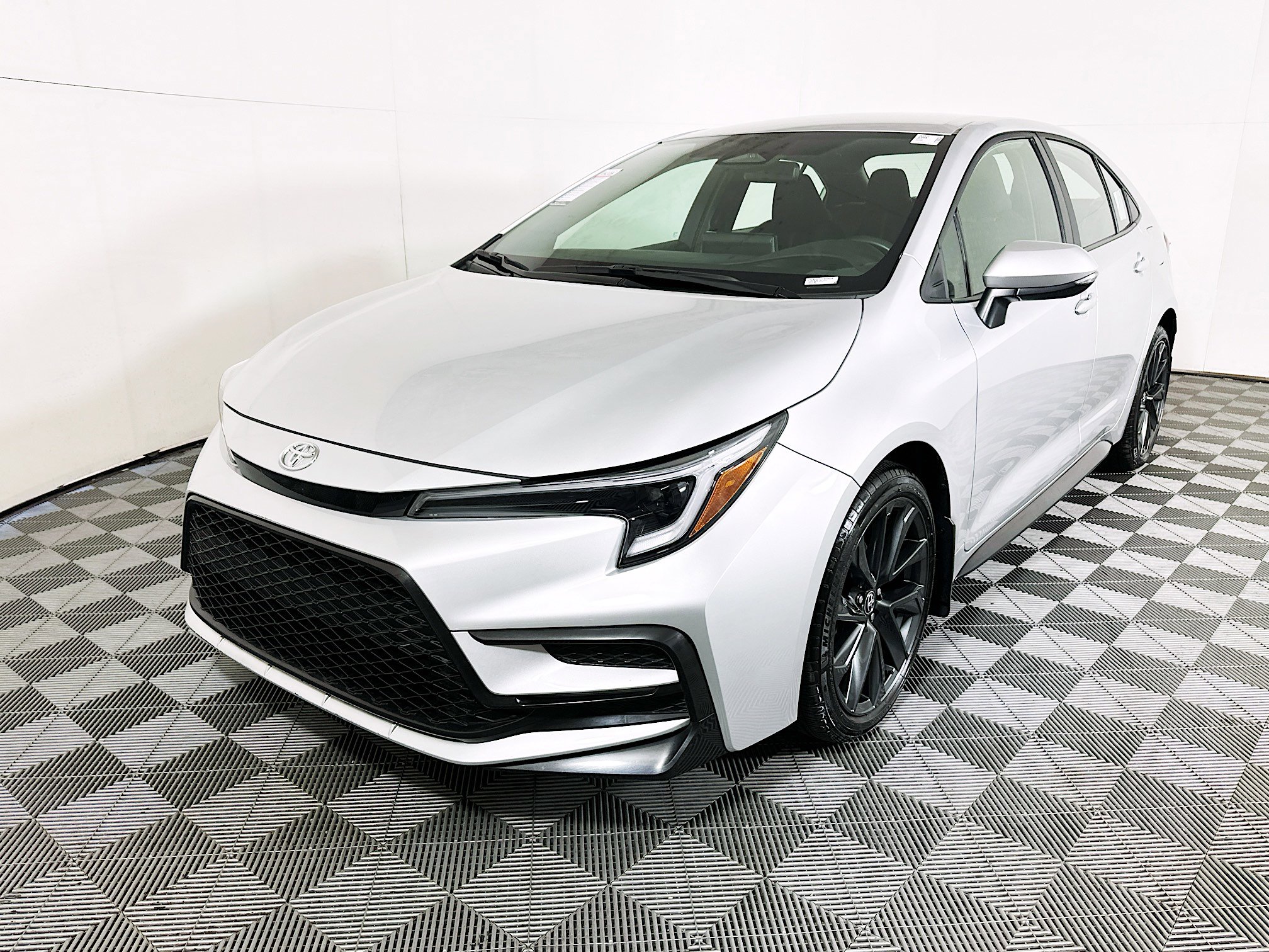 Used 2025 Toyota Corolla SE image 7