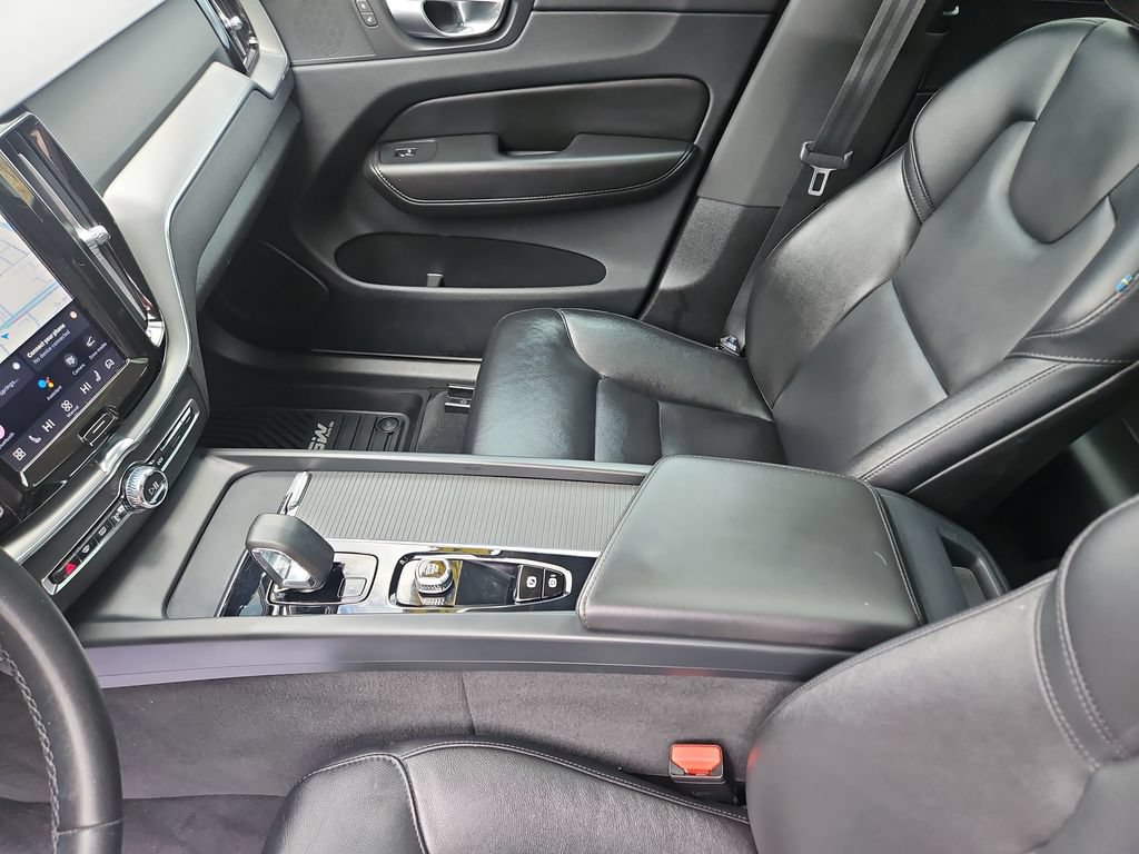 Used 2023 Volvo XC60 B5 Core AWD/4WD image 26