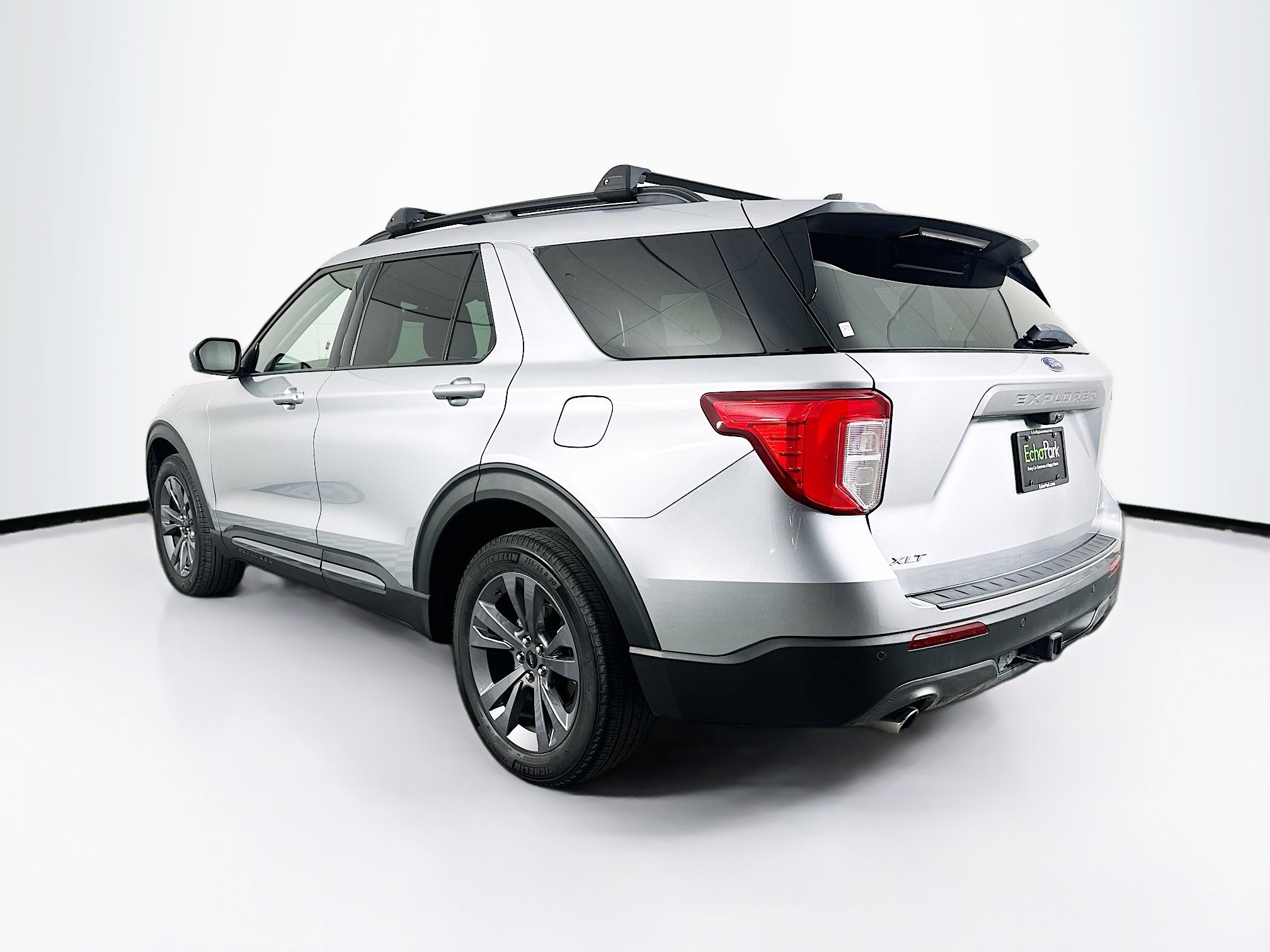 Used 2022 Ford Explorer XLT w/ Equipment Group 202A image 5