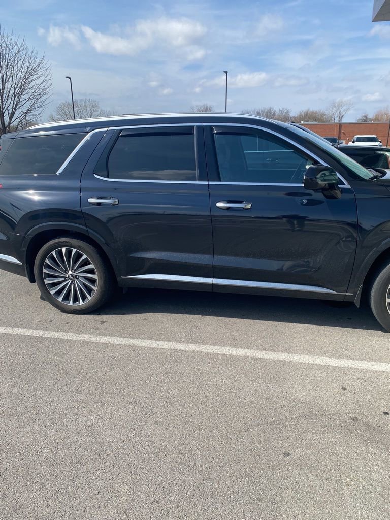 Used 2023 Hyundai Palisade Calligraphy image 3