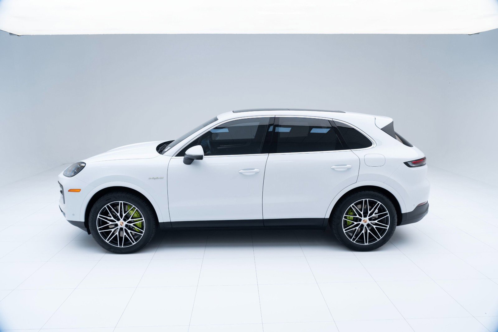 Certified 2025 Porsche Cayenne E-Hybrid image 2